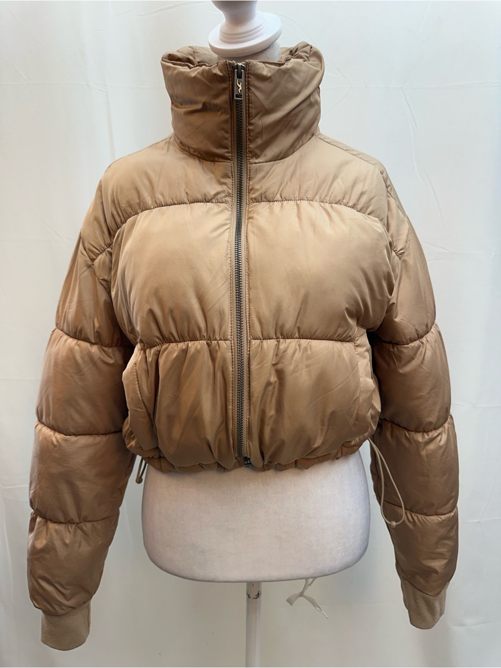 Hollister Cropped Puffer Jacket in Tan XS